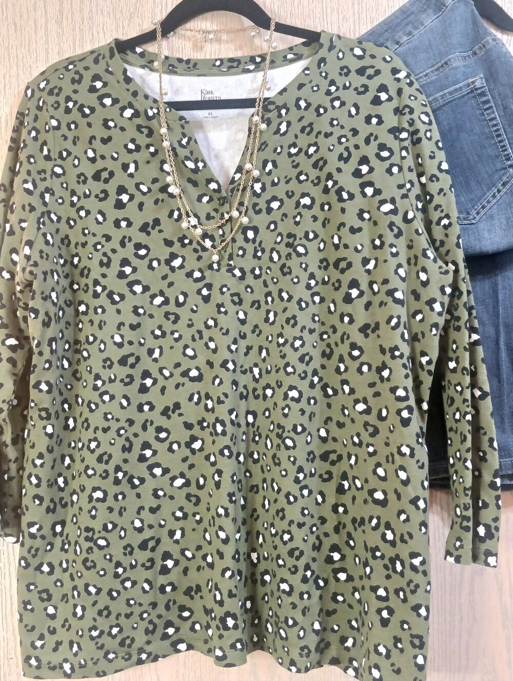 3/$20 💰 Kim Rogers Pullover Olive Green Zebra Leopard-Spot Casual Top XL Cotton - Picture 6 of 7